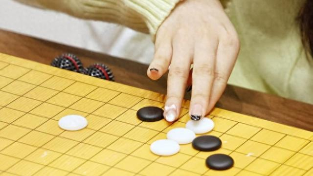 kaiyun-新民场外音丨同里杯天元赛上演13场性别大战，女棋手的突破之路怎么走|张璇|常昊|中国围棋协会|围棋|周泓余_新浪体育_新浪新闻