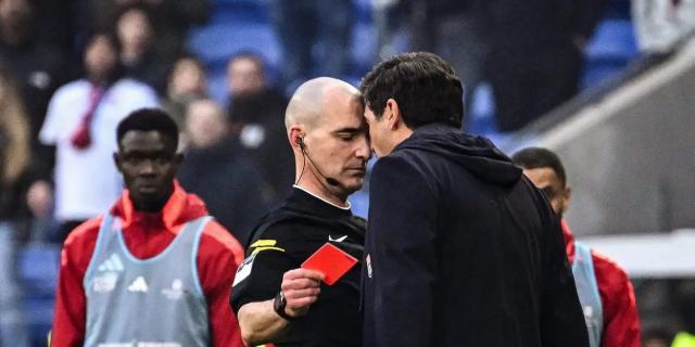 开云官网-“疯”塞卡冲冠一怒向裁判，只因心系俄乌形势？