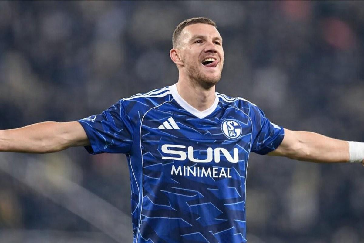 kaiyun-斯基拉：哲科将接过沙尔克10号球衣，计划48小时内体检